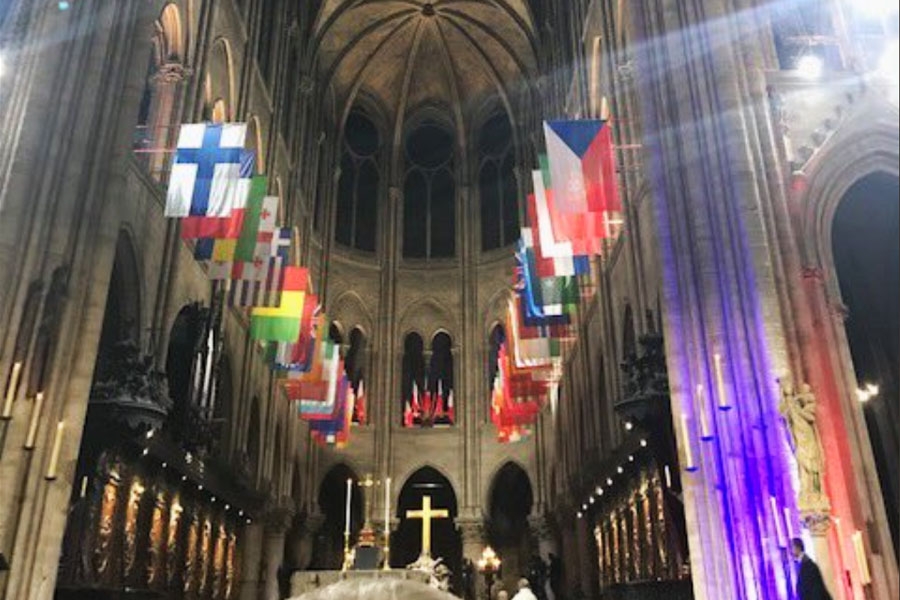 Zastava Kosova na Notrdamu