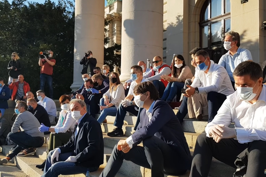 Politika pod maskama