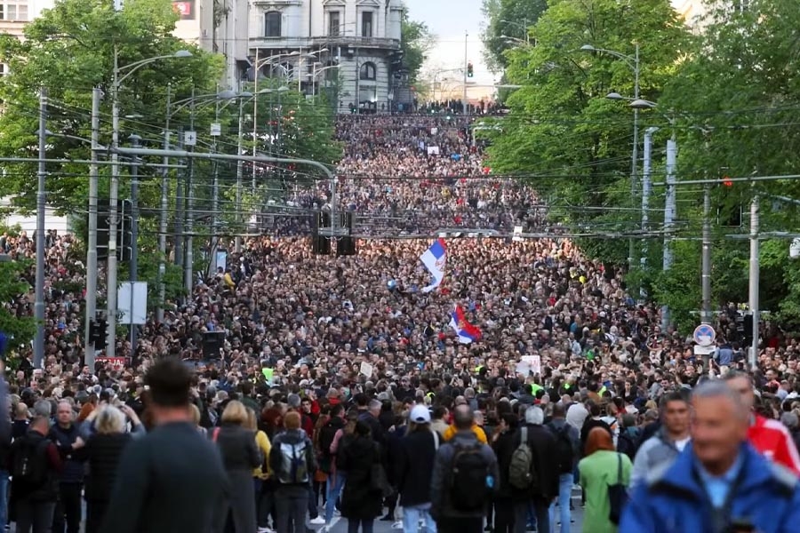 Kolona koja ćuti, nezadovoljstvo koje raste