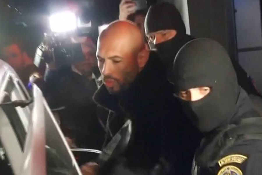 Lažne vesti i teorije zavere - slučaj Endrju Tejt