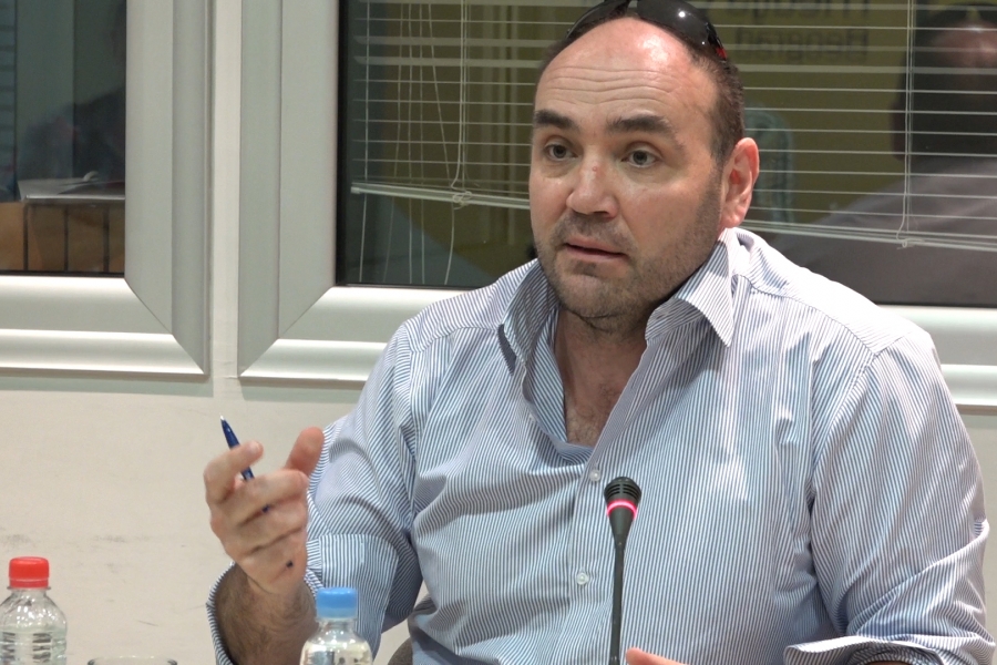 Ako baba plače, daj joj keksa