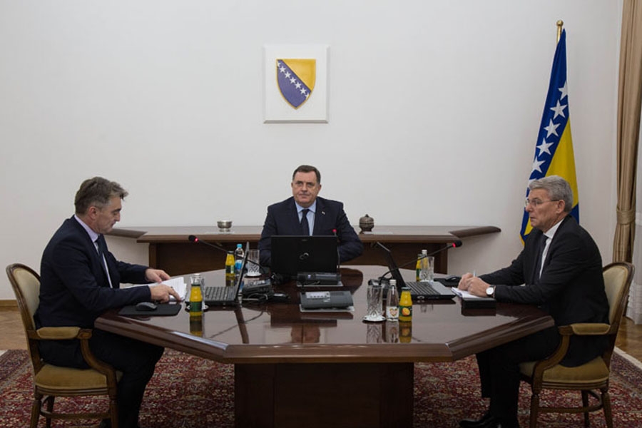 Timoti Les: Kolaps Bosne izgleda neizbežno