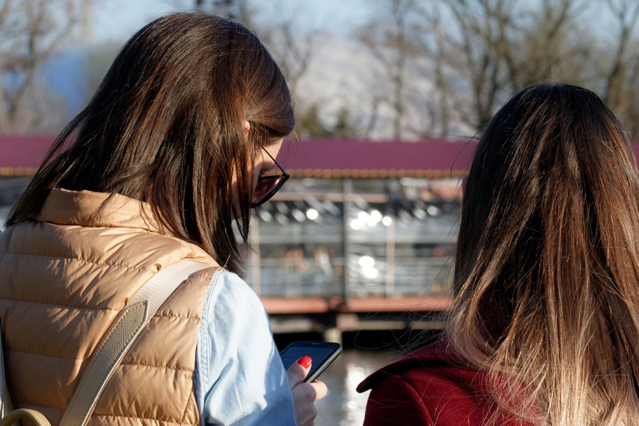 Dezinformacije otuđuju mlade i decu od stvarnosti