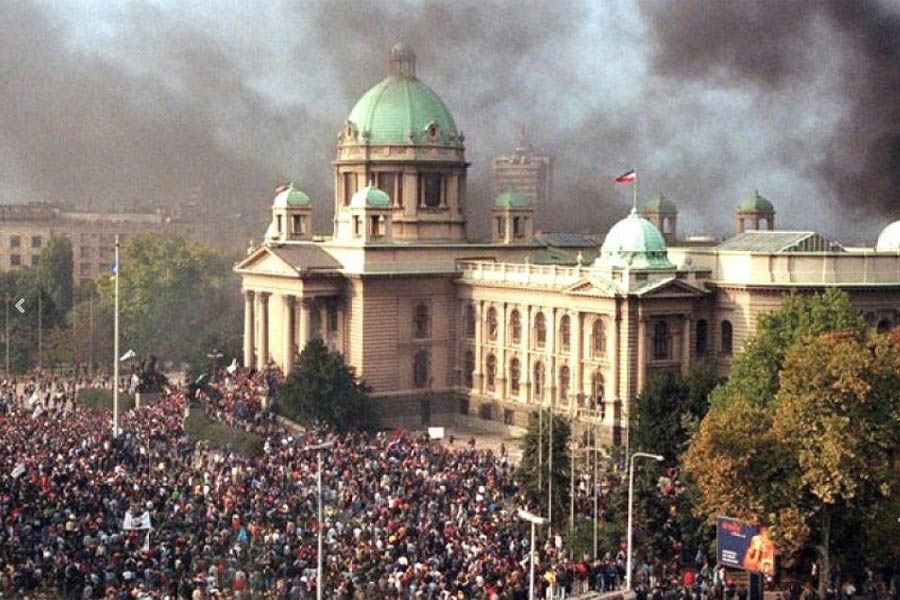 Čarli i fabrika čokolade (Zablude o 5. i 6. oktobru i novoj revoluciji)