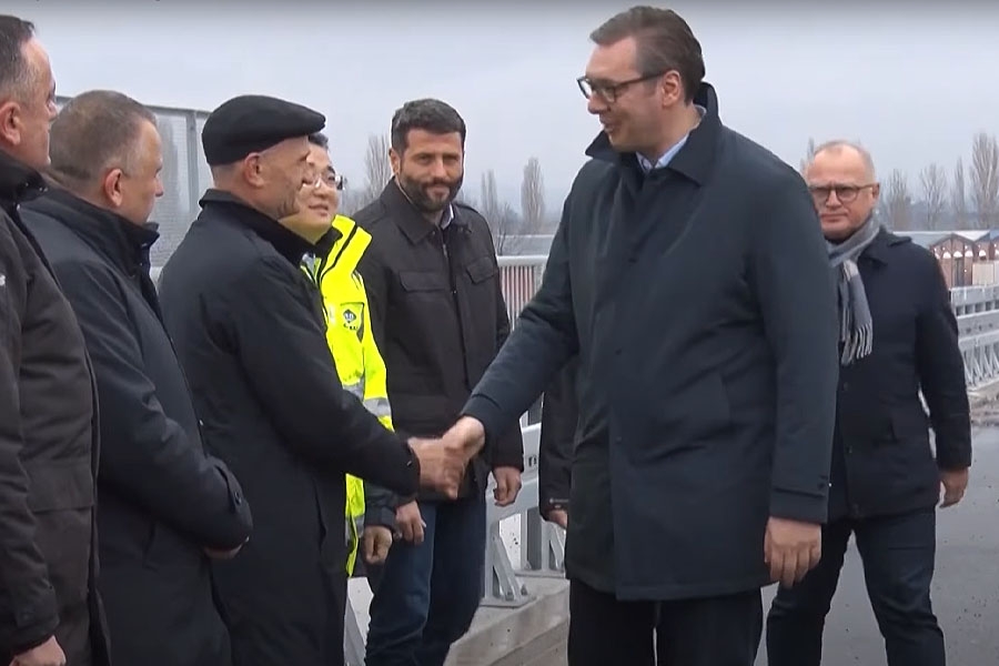 Vučićevi "mitinzi istine" i duh Zelenovićevog ekspozea