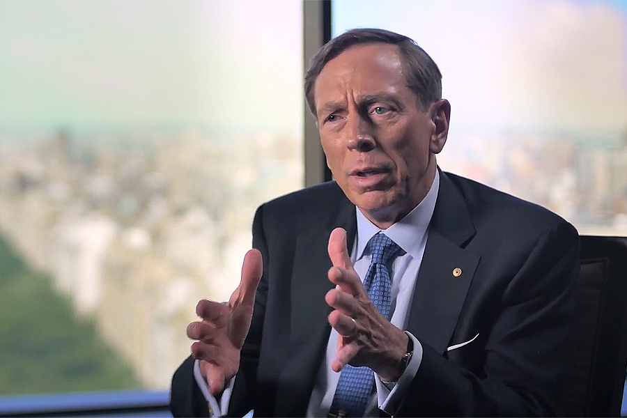 Dejvid Petreus: Novi Hladni rat se vodi digitalno