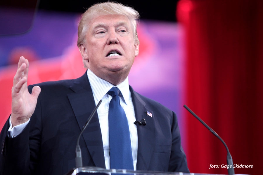 Bela kuća: Ovalno prisluškivanje, Tramp ćuti