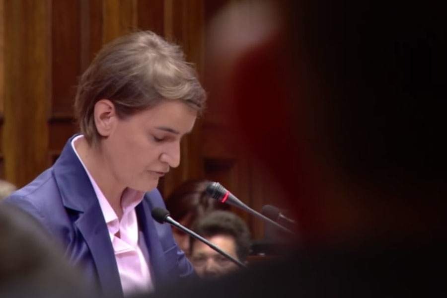 Sučeljavanje: A(na) SAD VLADA?