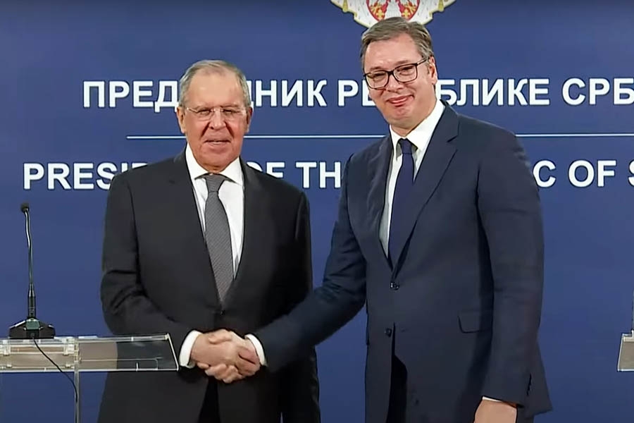 Nesvrstani u ruskom šinjelu